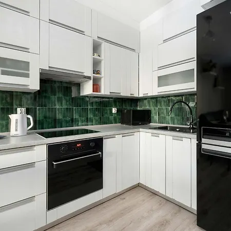 Lägenhet Functional & Modern With Parking And Garden By Renters