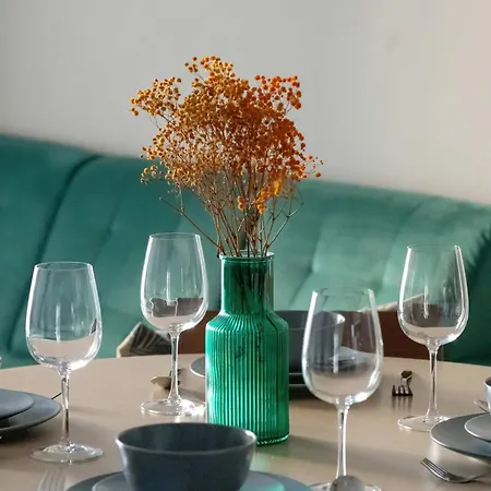 Lägenhet Functional & Modern With Parking And Garden By Renters