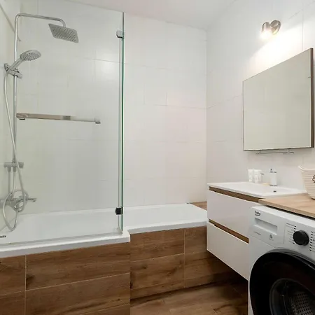 Functional & Modern With Parking And Garden By Renters *